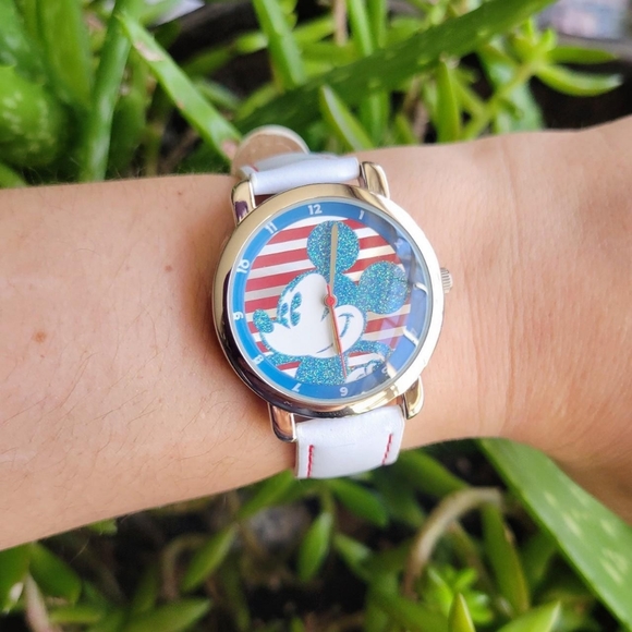Classic 2008 Disney Special Edition Mickey Sparkle Watch - Picture 3 of 14
